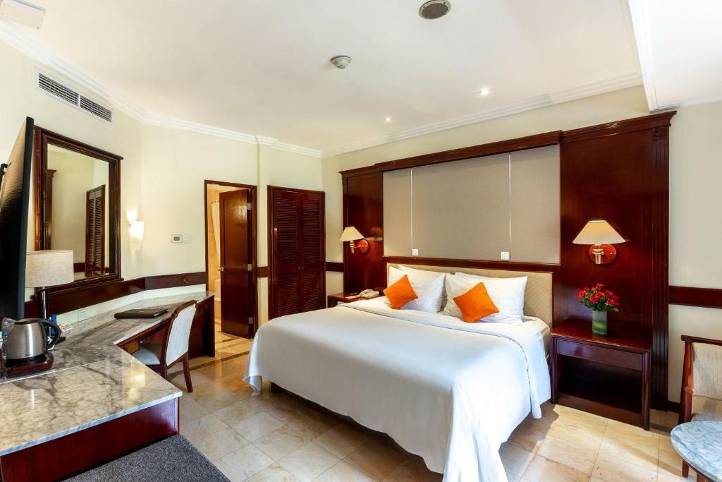 هتل دیسکاوری کارتیکا پلازا